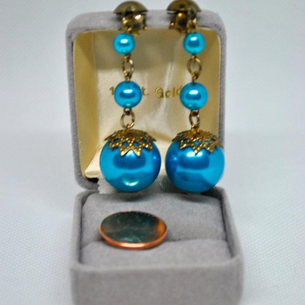 Vintage Faux Blue Pearl Drop Clip On Earrings